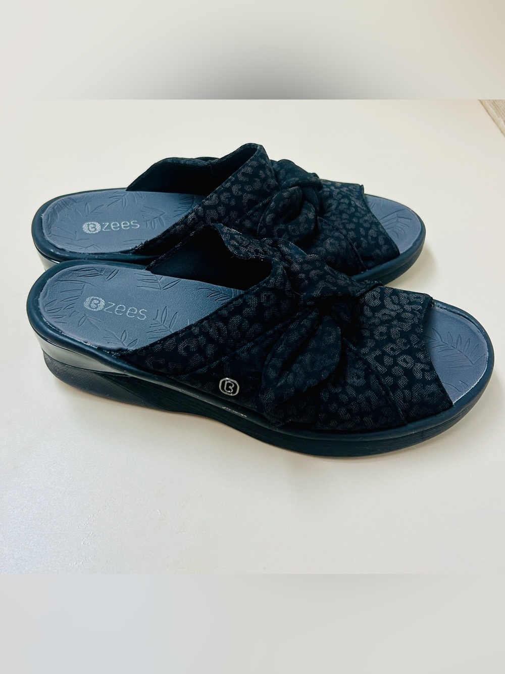Bzees Black Knotted Slide Sandals